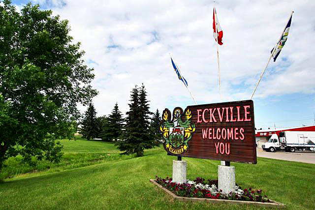 16344400_web1_eckville-welcom